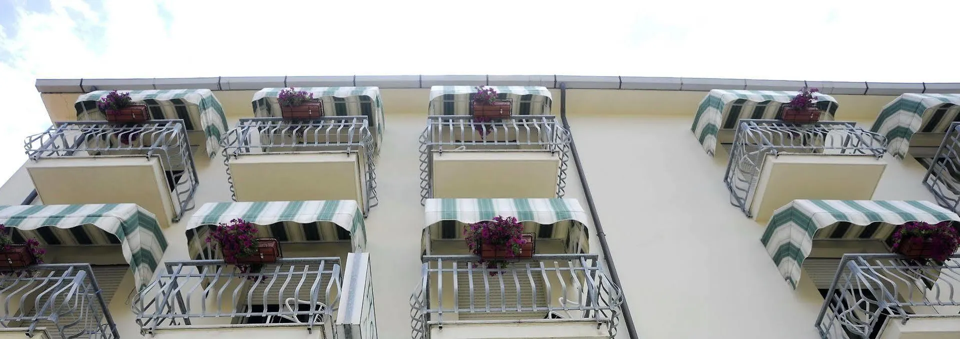 קרביה Hotel Al Faro