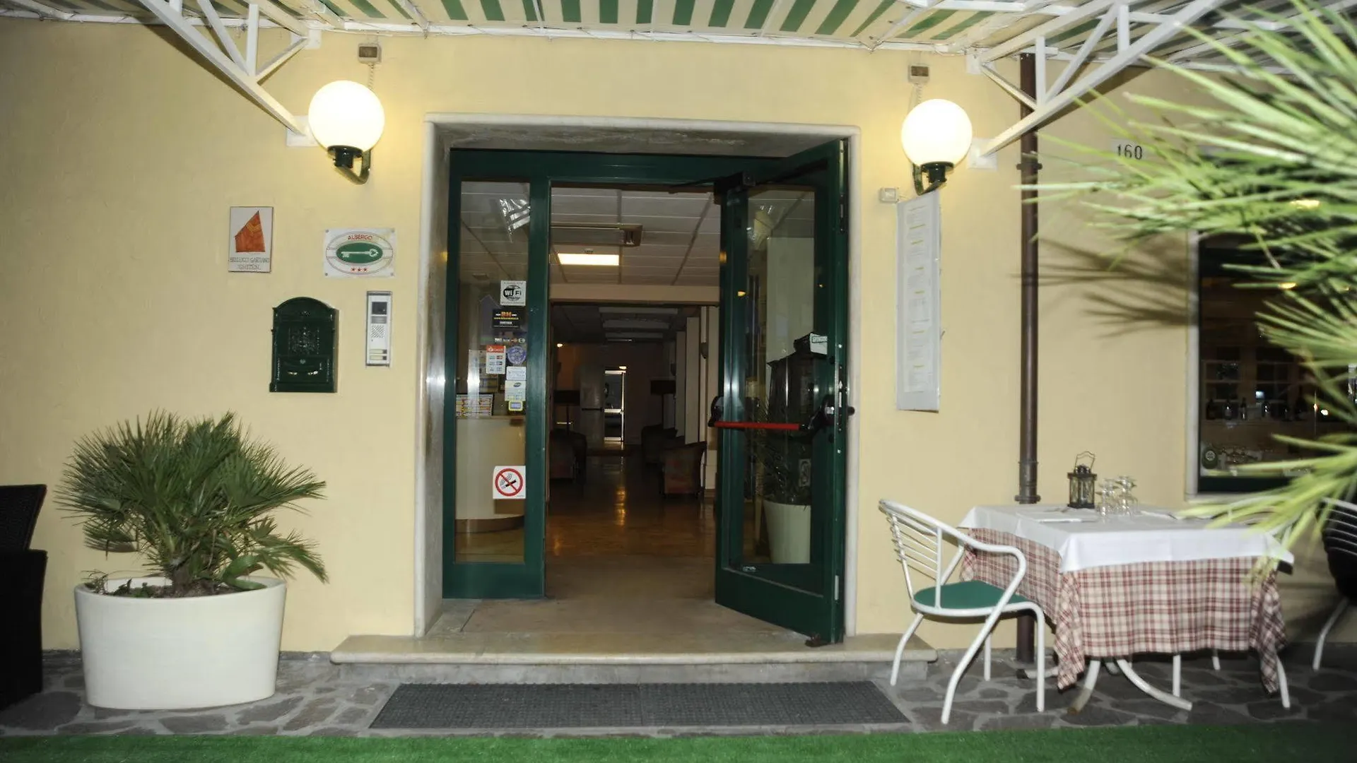 קרביה Hotel Al Faro